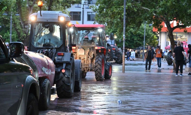 Λάρισα: Συλλαλητήριο αγροτών με τρακτέρ στο κέντρο της πόλης