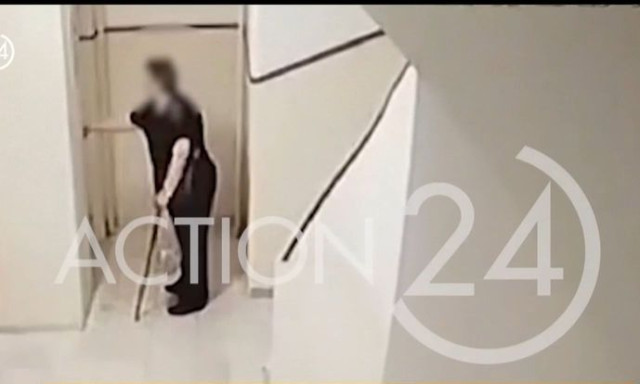 Θεσσαλονίκη: Καρέ-καρέ η στιγμή που ο 26χρονος ληστής επιτίθεται σε ηλικιωμένη μέσα σε ασανσέρ