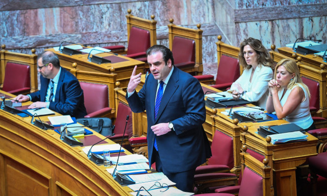 Βουλή: Πέρασε η τροπολογία για τα δάνεια του νόμου Κατσέλη