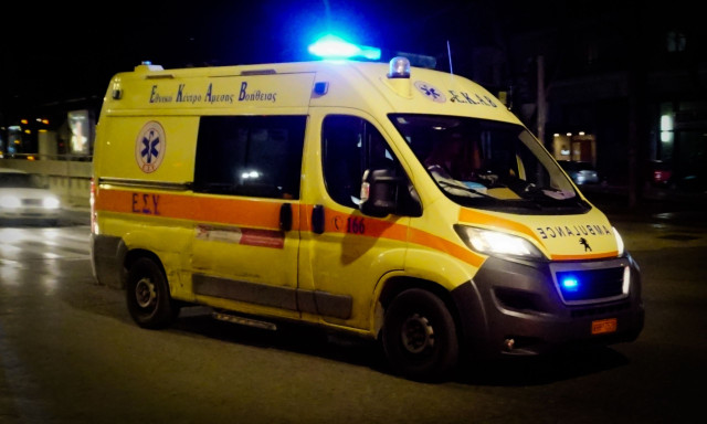 Καλλιθέα: Νεαρός τραυματίστηκε σοβαρά από αιχμηρό αντικείμενο – Οκτώ προσαγωγές