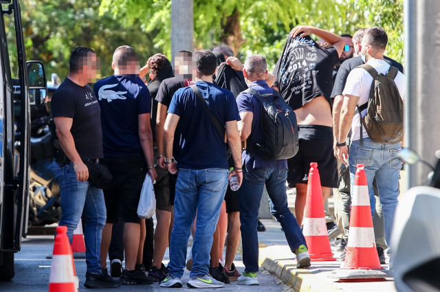 Καλλιθέα: Η μητέρα του 15χρονου τον αναζητούσε στα νοσοκομεία - Στον εισαγγελέα οι συλληφθέντες