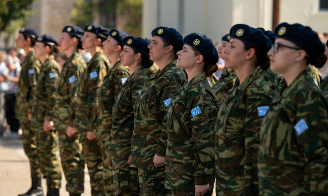 Ορκίστηκαν οι πρώτες γυναίκες που παρουσιάστηκαν εθελοντικά στο στρατό