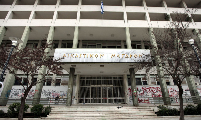 Λάρισα: Μόλις δύο μήνες στη φυλακή θα περάσει ο 50χρονος που κρατούσε όμηρο τη σύζυγό του