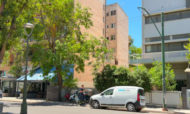 Αναστάτωση στη Λένορμαν: Κλαδιά έπεσαν στα ηλεκτροφόρα καλώδια του τρόλεϊ λόγω των ισχυρών ανέμων
