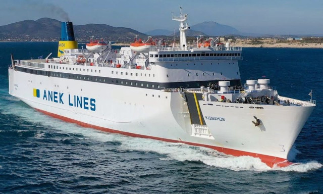 Ταλαιπωρία για πάνω από 1.200 επιβάτες του «Κίσσαμος» – Προσάραξε στη Μήλο έπειτα από μπλακ άουτ