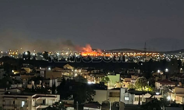 Φωτιά τώρα σε κτίριο στην Ελευσίνα - Διακοπή κυκλοφορίας