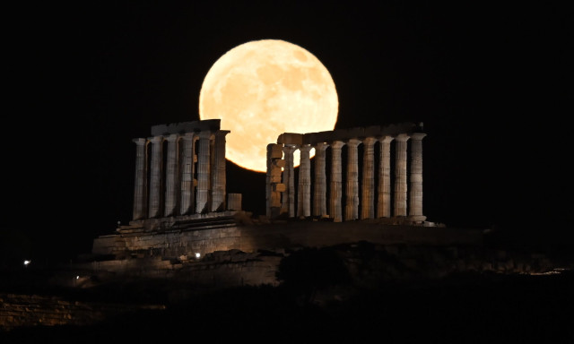 Πανσέληνος της Φράουλας: Πότε θα εμφανιστεί το πρώτο ολόγιομο φεγγάρι του καλοκαιριού