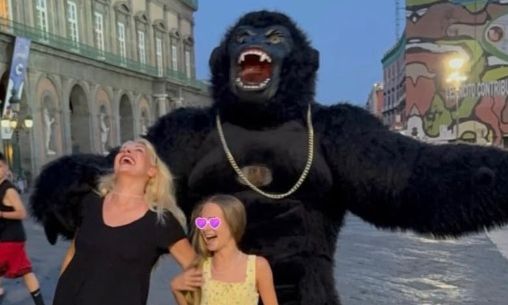 Η Μενεγάκη συνάντησε τον «King Kong» στην Ιταλία: Στιγμές ευτυχίας με τον Ματέο και την κόρη τους