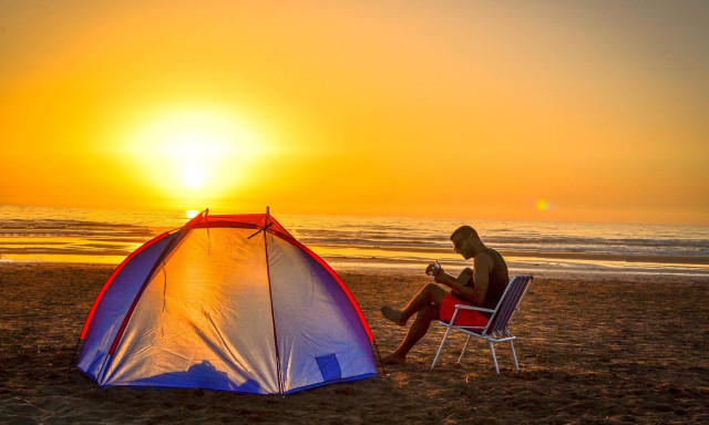 Ο τουρισμός «δυσκολεύεται» αλλά το camping… εκτοξεύεται – Πρόκειται για μόδα ή ανάγκη;