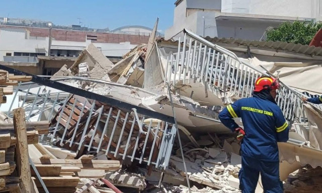 Πετράλωνα: Φωτογραφίες και βίντεο σοκ από την κατάρρευση πολυκατοικίας