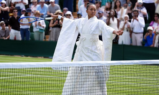 Ναόμι Οσάκα: Τίμησε την Ιαπωνία στο Wimbledon - Η εντυπωσιακή εμφάνιση με λευκό κιμονό