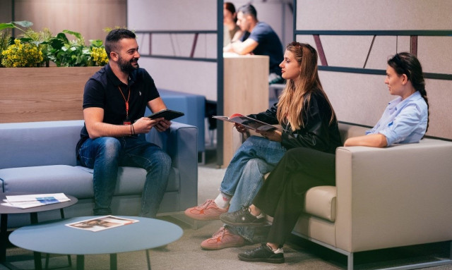 Alumni Network στην Ελλάδα: Πώς ενισχύει την απασχολησιμότητα των νέων πτυχιούχων