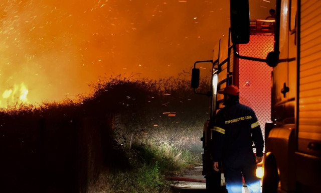 Θεσσαλονίκη: Υπό έλεγχο η φωτιά – Αποκαταστάθηκε η ηλεκτροδότηση σε Πανόραμα και Χορτιάτη