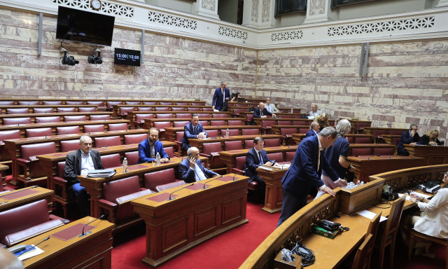 Κόντρα ΝΔ - ΠΑΣΟΚ για την επιλογή της ηγεσίας της Δικαιοσύνης: «Το άλογο, η καμήλα και το παραπαίδι»