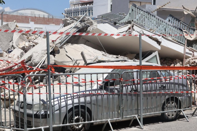 Πετράλωνα: Τι λένε στις «πιάτσες» των πολιτικών μηχανικών για την κατάρρευση της πολυκατοικίας