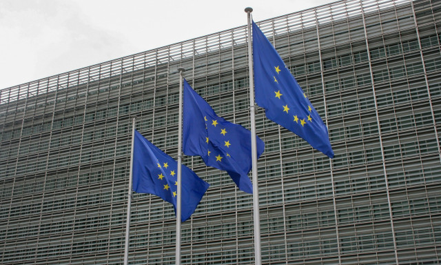 Ευρωβαρόμετρο: Το 75% των πολιτών θεωρούν την ΕΕ ένα ασφαλές και προστατευτικό καταφύγιο