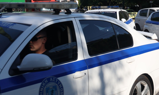 Πετράλωνα: Στην Ευελπίδων οι συλληφθέντες - Αρχικό βοήθημα 3.000 ευρώ στους ενοίκους του κτηρίου