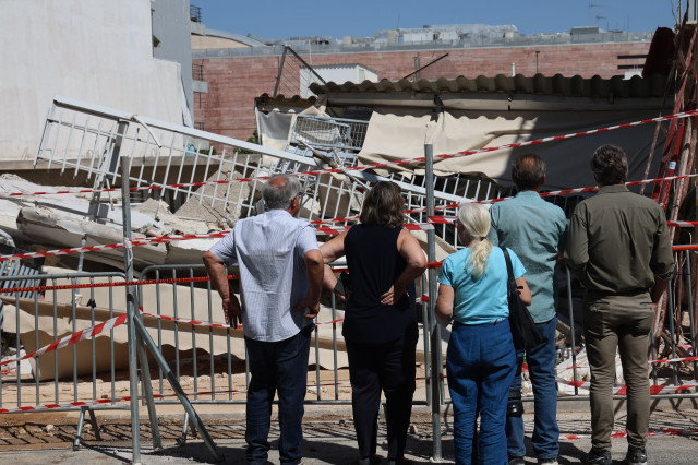 Πετράλωνα: 10 άτομα στο δρόμο από τη μια στιγμή στην άλλη - Αναζητά σπίτια να τους στεγάσει ο δήμος