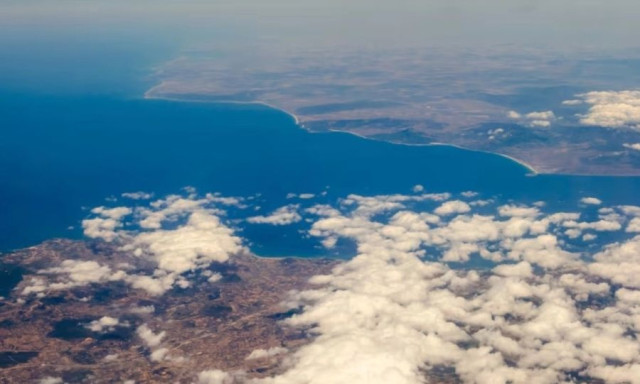 Μόλις 14 χιλιόμετρα χωρίζουν Ισπανία και Μαρόκο: Γιατί δεν υπάρχει γέφυρα