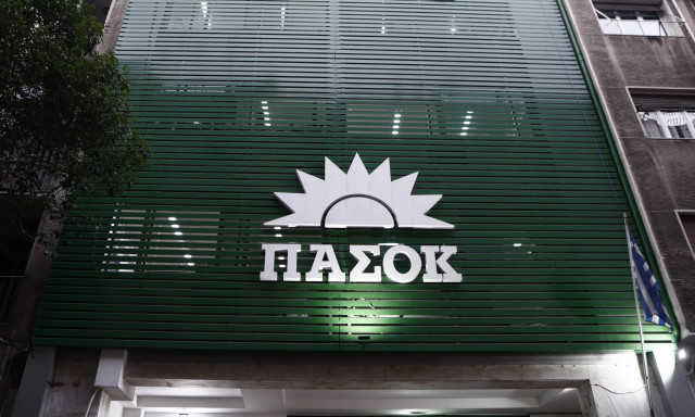 Το ΠΑΣΟΚ αφιερώνει... τετραήμερο αποδόμησης στο success story της κυβέρνησης