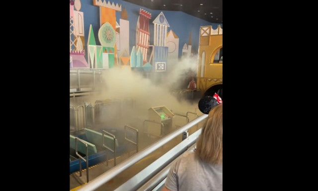Φλόριντα: Φωτιά σε δημοφιλές παιχνίδι της Disney World - Γέμισε καπνούς ο χώρος - Βίντεο