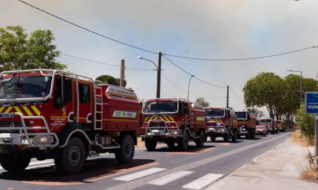 Γαλλία: Σκληρή μάχη με τις πυρκαγιές δίνουν 800 πυροσβέστες – Ξεκίνησαν οι εκκενώσεις