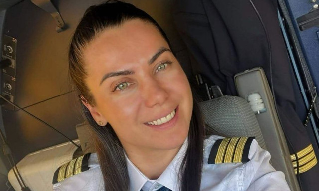 Η Κρητικιά πιλότος που άφησε τη Φιλοσοφική Ρεθύμνου για να «κυνηγήσει» τα σύννεφα