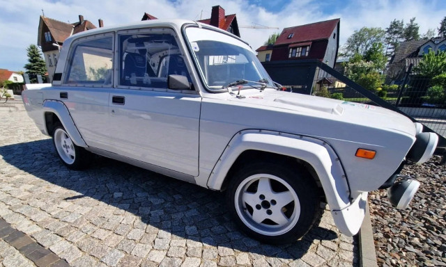 Αυτό το αγωνιστικό Lada πωλείται σήμερα όσο μια Porsche