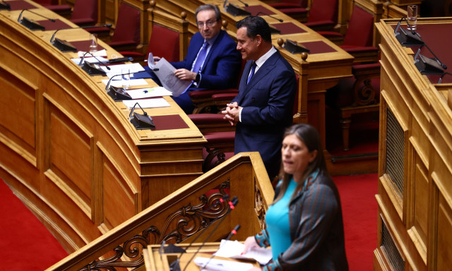 Βουλή: Πυρά Άδωνι σε Ζωή και επεισόδιο με Μάντζο - «Δεν έχετε καμία ενσυναίσθηση»