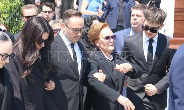 Κηδεία Βασίλη Λεβέντη: Σε κλίμα οδύνης το τελευταίο αντίο - Τα συγκινητικά λόγια του γιου του