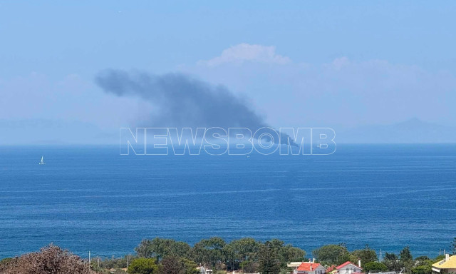 Φωτιά σε ταχύπλοο σκάφος στη Βουλιαγμένη