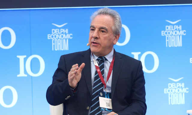 «Υβριδική επίθεση»: Τι λέει η κυβέρνηση για τη φάρσα Ρώσων στον Θάνο Ντόκο