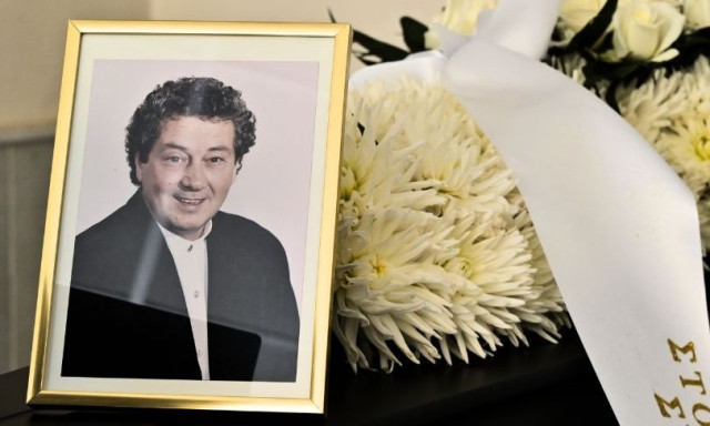 Θλίψη στην κηδεία του Μιχάλη Μόσιου: Συγγενείς, φίλοι και συνεργάτες αποχαιρέτησαν τον «Ταμτάκο»
