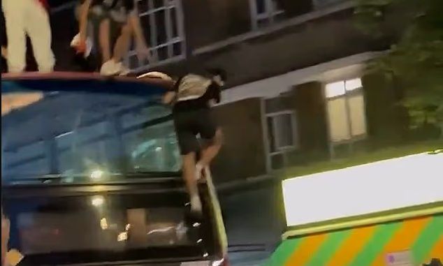 Μουντιάλ 2026: Χάος στο Λονδίνο με οπαδούς της Αιγύπτου και την αστυνομία - Σκαρφάλωσαν σε λεωφορείο