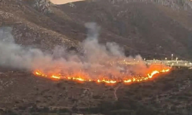 Φωτιά τώρα στη Λέρο: Σε εξέλιξη η πυρκαγιά κοντά στον Ξηρόκαμπο - Επιχειρούν επίγειες δυνάμεις