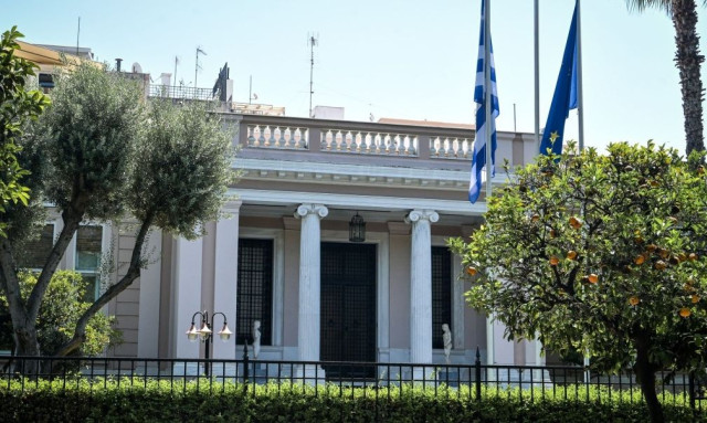 Κάλυψη σε Ντόκο, αντεπίθεση σε Σαμαρά από Μαξίμου 