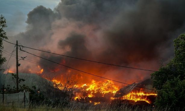 SOS ειδικών: Τα αιωρούμενα σωματίδια επηρεάζουν περιοχές χιλιόμετρα μακριά από τη φωτιά