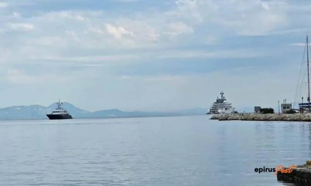 Κατέπλευσαν στα Σύβοτα τα mega yachts του Σεΐχη Μανσούρ
