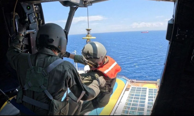 Μυτιλήνη: Super Puma της Πολεμικής Αεροπορίας διέσωσε ασθενή από κρουαζιερόπλοιο - Δείτε το βίντεο