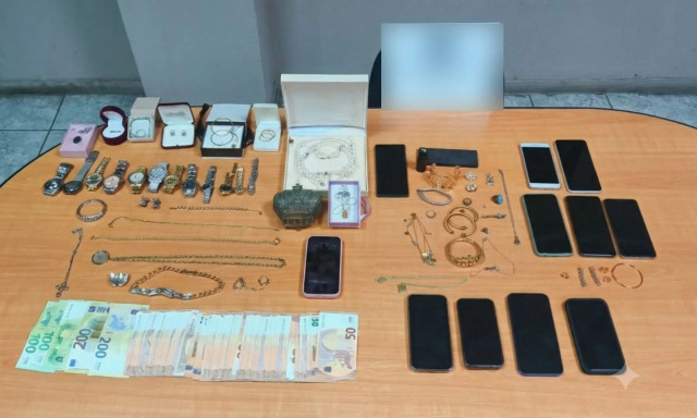 Οι «ποντικοί με τα καφάσια» σε μόλις ένα λεπτό έκλεβαν κοσμηματοπωλεία - Εννέα συλλήψεις