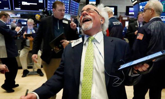 Γράφτηκε ιστορία στη Wall Street – Πάνω από τις 53.000 μονάδες ο Dow Jones
