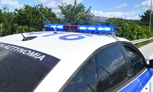 Άργος: Άγρια καταδίωξη - Επιχείρησε να εμβολίσει αστυνομικούς, διέφυγε πεζός και τον πυροβόλησαν