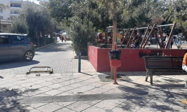 Νέο κρούσμα βανδαλισμού στo Ρέθυμνο: Αναποδογύρισαν παγκάκια, τα στράβωσαν και έγιναν «καπνός»