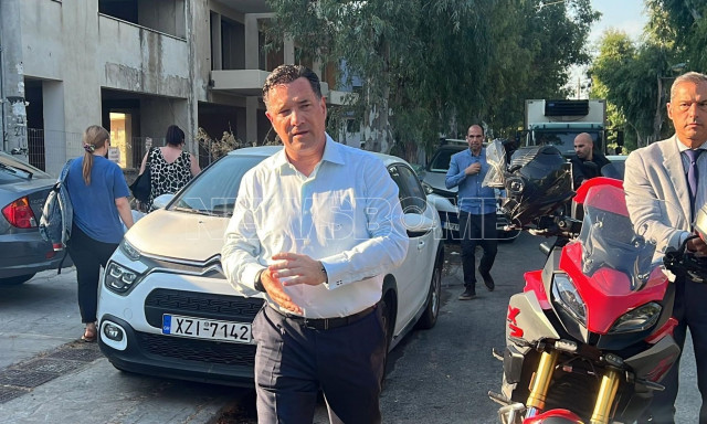 Στο «Σισμανόγλειο» ο Άδωνις Γεωργιάδης μετά τη φωτιά σε θάλαμο