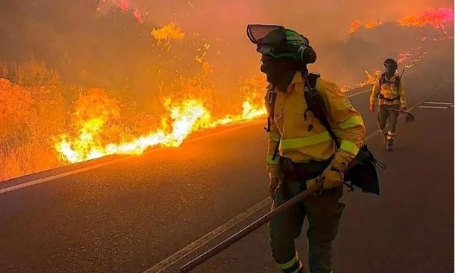 Κόλαση φωτιάς στην Ισπανία: 12 νεκροί και 19 αγνοούμενοι - Κάποιοι απανθρακώθηκαν στα οχήματά τους