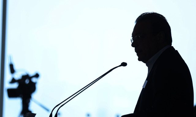 Βουτιά στο άγνωστο για ΣΥΡΙΖΑ: Η ετεροχρονισμένη παραίτηση Φάμελλου και η νέα κόντρα για ΠΓ και ΚΕ