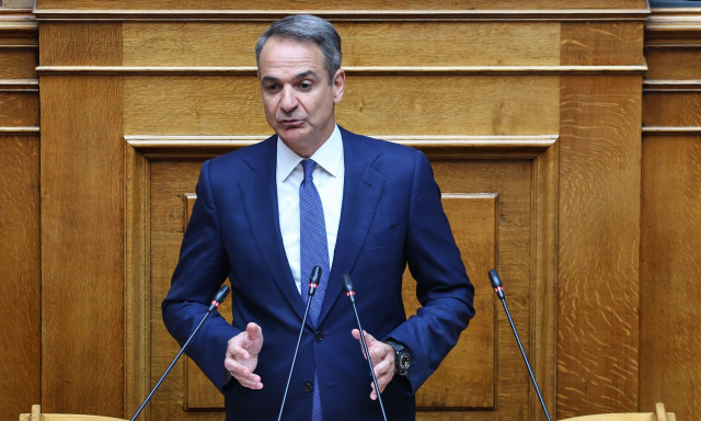 Μητσοτάκης στη Βουλή: Μείωση 10 λεπτά στη βενζίνη και 5 λεπτά στο diesel μέχρι τέλος Αυγούστου σε συνεννόηση με τα διυλιστήρια