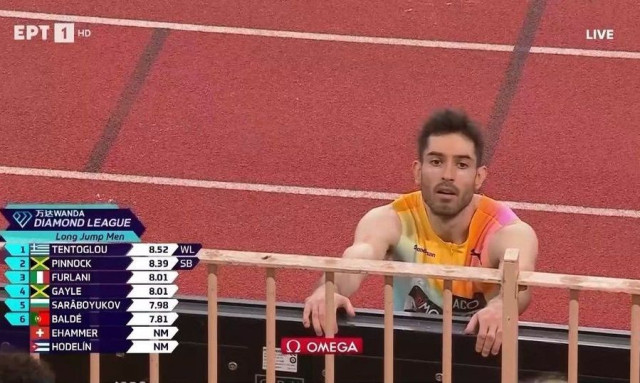 «Ιπτάμενος» Τεντόγλου: Έκανε την κορυφαία επίδοση στον κόσμο με άλμα στα 8.52 μέτρα - Δείτε βίντεο