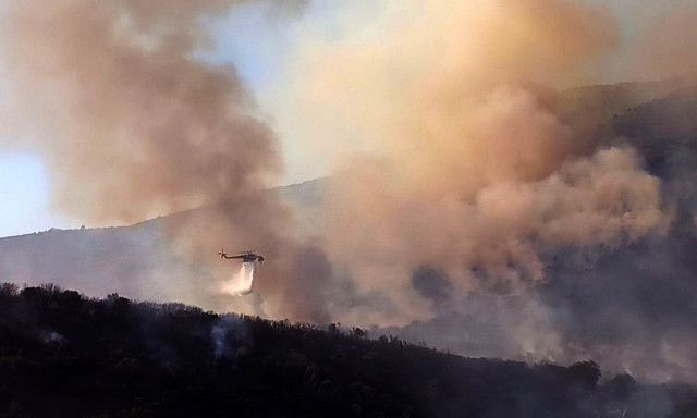 Οριοθετήθηκαν οι δύο φωτιές στην Παραμυθιά - Υπό έλεγχο η πυρκαγιά στο Περιβολάκι Θεσσαλονίκης