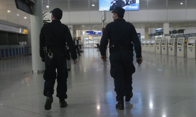 Αεροδρόμιο «Ελευθέριος Βενιζέλος»: Χειροπέδες σε 45χρονο που καταζητούνταν με Ευρωπαϊκό Ένταλμα